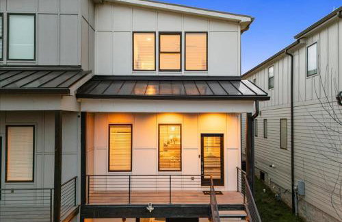 Nash House & Bars of Broadway with Patio Bar and Views! 8min Downtown! Sleeps 12! - Foto 47