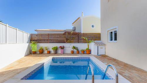 Villa Arpeggio - Cozy 3-Bedroom Villa with Private Pool in Montinhos da Luz, Lagos - Foto 1, sunbed, young children