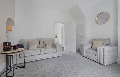 Chic Retreat Coastal Town Sleeps 4 - Foto 10