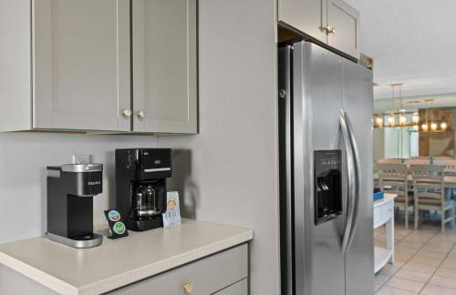 Solar Heated Pool Spa Tiki Hut Huge Backyard Hammock Retro Bikes - Foto 39