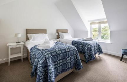 Stunning Barn Conversion with HOT TUB and ALPACAS - Ty Cerrig Barn - Photo 32