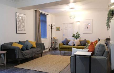 Lovely 5 Bedroom Home w Garden near Northampton - Photo 36