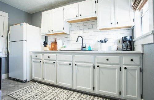 Pet-Friendly Stay, Mins to Beach, Conv Ctr, Prkg LB B - Foto 5