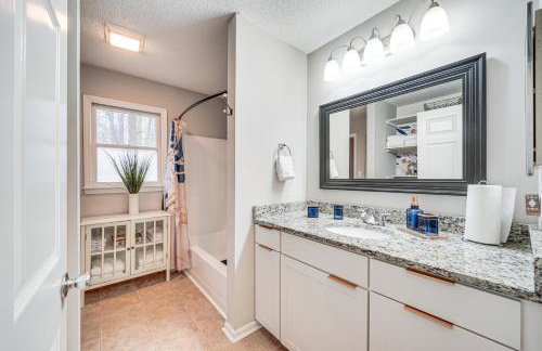 Mebane Home with Private Yard Steps to Downtown! - Foto 13