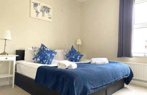 The Racecourse - Quaint Victorian Home With Free Parking - Foto 25