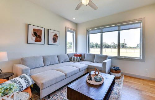 26-Acre Pilot Point Ranch Home with Pool and Mini Golf - Foto 5