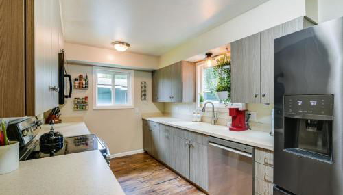 Anchorage Home about 7 Mi to Chugach State Park! - Photo 2