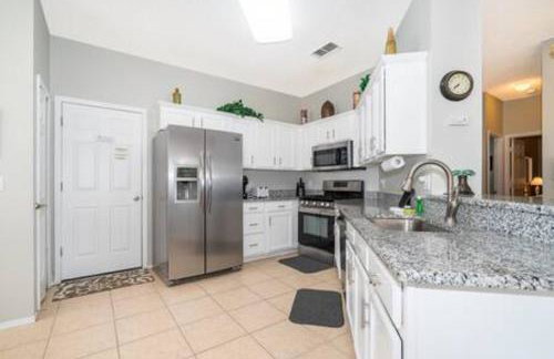 Newly Renovated Close to Disney w Private Pool - Foto 7