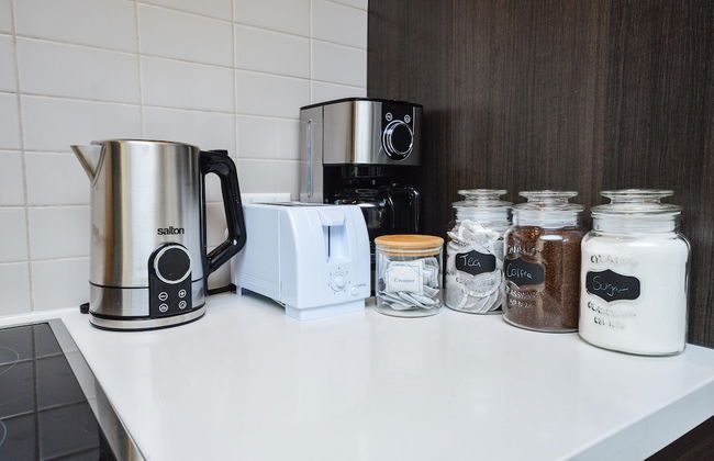 Yorkville Modern 1 Bedroom Suite Toronto - Photo 9