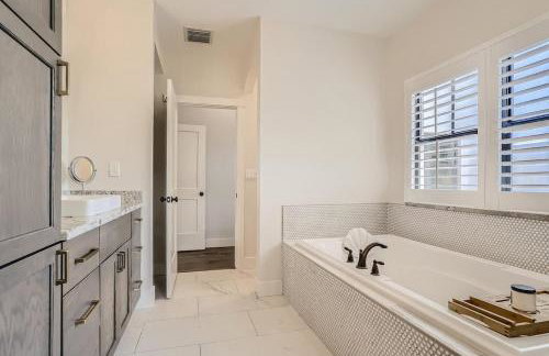 Villa del Flamingo - Modern Living & Poolside Escape in Flamingo Park - Foto 11