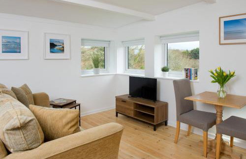 Hillside Studio - Photo 6