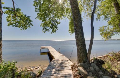600 of Green Bay Frontage and Dock Cozy Cottage - Foto 1