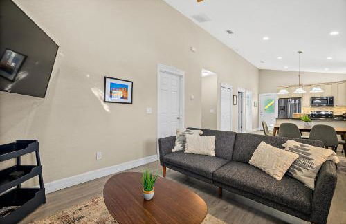 Citrus Hideaway - Steps to City Center - Photo 2