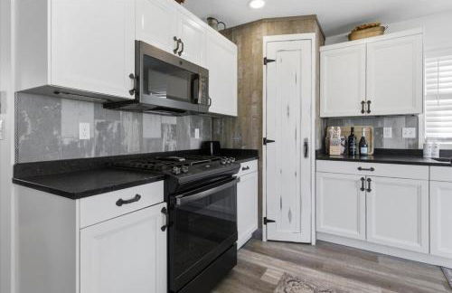 Lakefront w/ Private Dock, 2 Slips, Swim Mat, Firepit, & Covered Patio 44mm - Foto 23