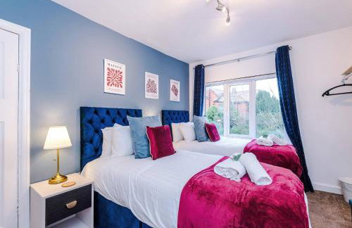 Spacious 3 Bed Home in Great Location by 53 Degrees Property - Ideal for Business with Parking - Foto 21