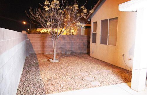 Single Story Beautiful home - Photo 18