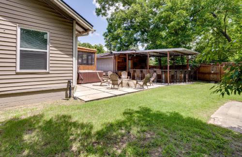 Hot Tub and Outdoor Kitchen Stylish Home in Bryan - Foto 29