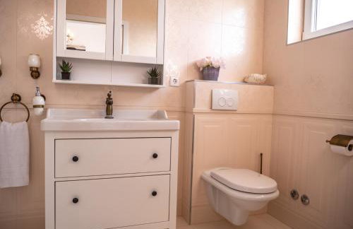 Elegant Hvar town villa with pool - Photo 31