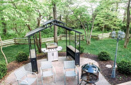 Charming Log Cabin Rental for a Group Getaway in Shenandoah, Virginia - Photo 20