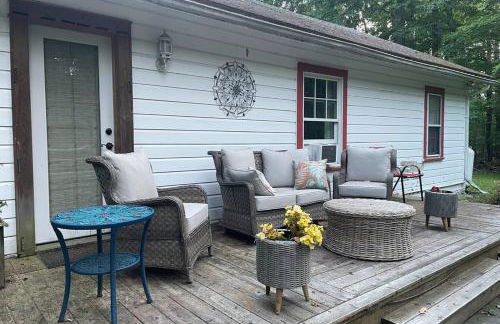 Enchanted Woodstock Cottage with hot tub - Foto 21