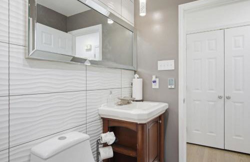 Stylish Hot Tub Retreat with Ping Pong home - Foto 48