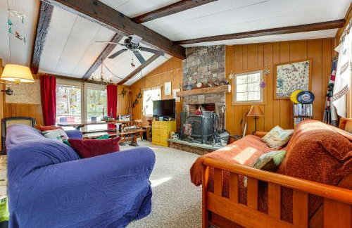 Hike, Ski and Unwind Cabin with Deck in Chester! - Foto 4