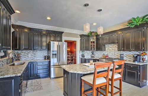 Historic Cedar Hill Mansion on Large Farm with Pool! - Foto 8