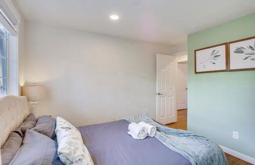 Modern Kirkland Home with Sauna and Outdoor Fireplace - Foto 12