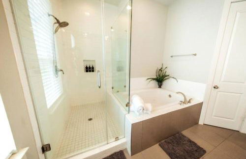 Downtown Escape - Backyard, Game room and Free Parking - Foto 43