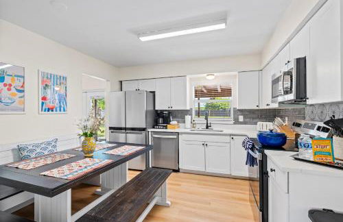 Your own 5BR Private Oasis! wPrivate PoolPickleball - Photo 3