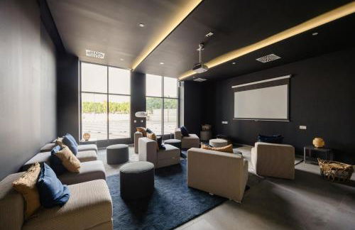 Urban Sky with Balcony and Sea View P&O 26H - Photo 20