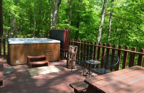 A-Frame Cabin #6 with Hot Tub on Patoka Lake in Southern Indiana - Foto 6