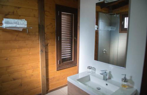 Acogedora Casa de Madera con piscina - Foto 35
