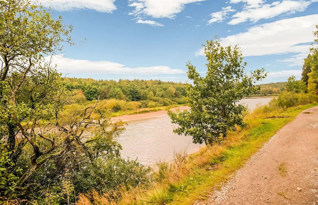 Tranquil Holiday Home With Private Garden - Photo 40