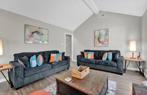 Glamorous 3BR 2BA house w/ large fenced backyard - Foto 1