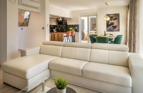 Villa Marina with a Pool - Foto 19