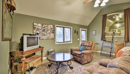 Guntersville Lake Home with Deck and Covered Boat Slip - Foto 4