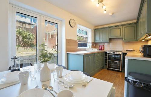 Stupton House, Large 3 Bed House that Sleeps 8 with Full Size Pool Table & FREE Parking - Hosted by Stay Host Save - Foto 32