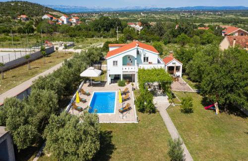 Holiday House Marina with pool - Foto 7