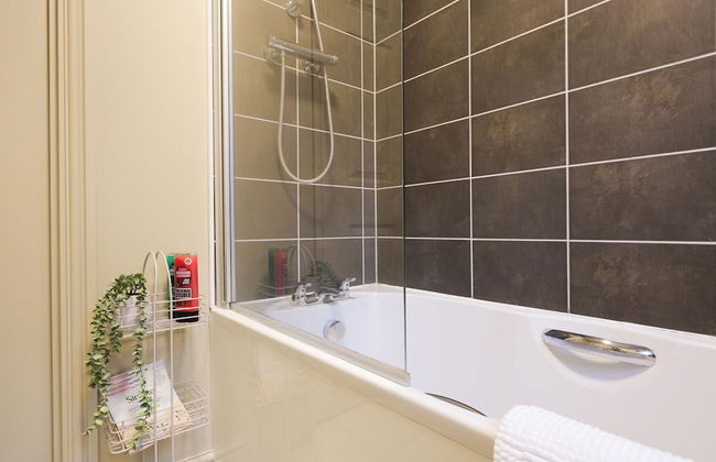 Stylish Flat With Sofa Bed in Malmesbury - Photo 18