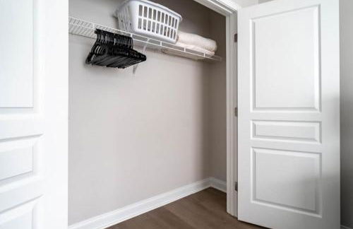 Landing Stunning 2BD Pool Courtyard - Foto 13