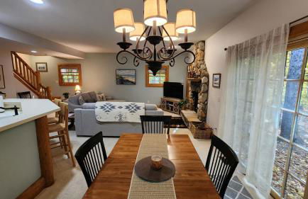 Woods Way Hideaway - minutes from Petoskey & Harbor Springs - close to beaches, skiing & more! - Foto 23