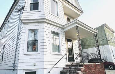 Designer Home 2 Bedroom - 20min to NYC WTC - Private Backyard - Foto 67