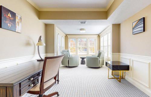 Steps to Holyoke Medical Center! Remote-Work Hub - Foto 7