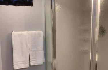 Luxury 6BR Retreat Firepit Foosball Backyard - Foto 16