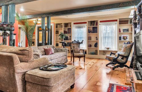 Hot Tub and Large Yard Elegant Deansboro Getaway - Foto 6