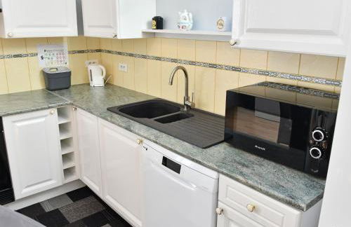 Gîte convivial avec terrasse abritée, 3 chambres, cuisine équipée, espace détente, proche autoroutes et pistes cyclables. - FR-1-744-6 - Foto 19