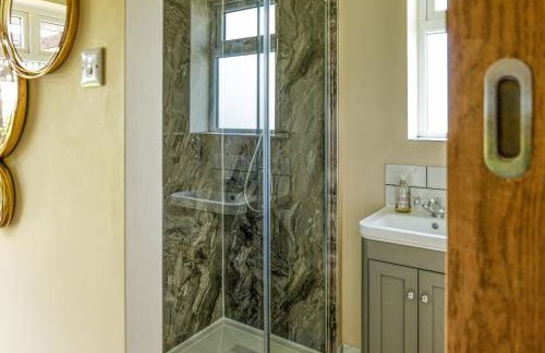 The Poplars - Photo 16