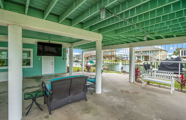 Bearfoot Bungalow by Miss Kitty’s - Photo 9