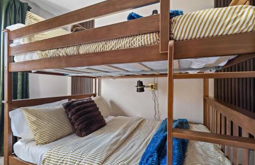 Cleveland Escape - Hot Tub - Karaoke Machine - Sleeps 12 - Foto 44